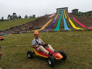 滑草器材厂家教你滑草跌倒起身的方法